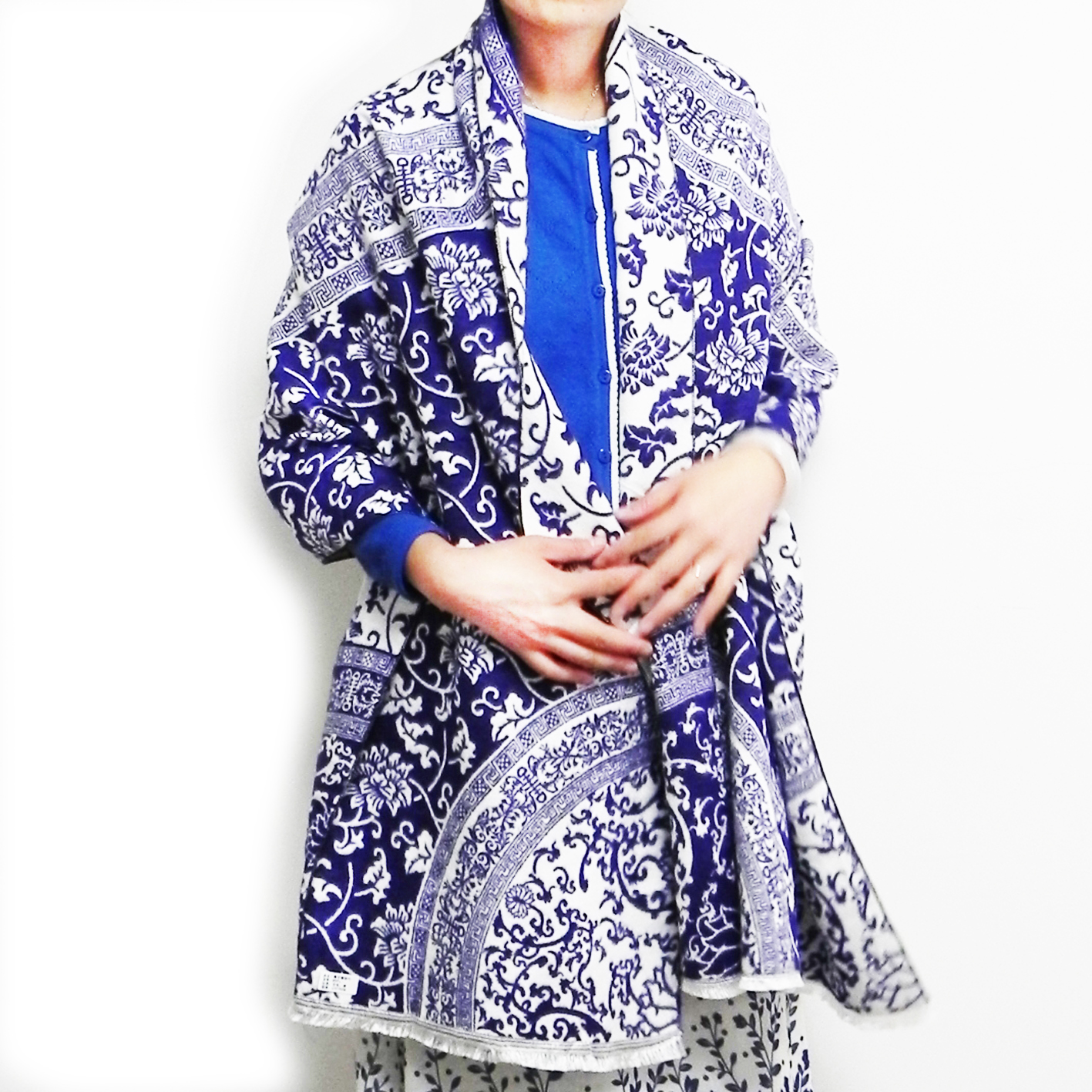 青花瓷披巾模特5